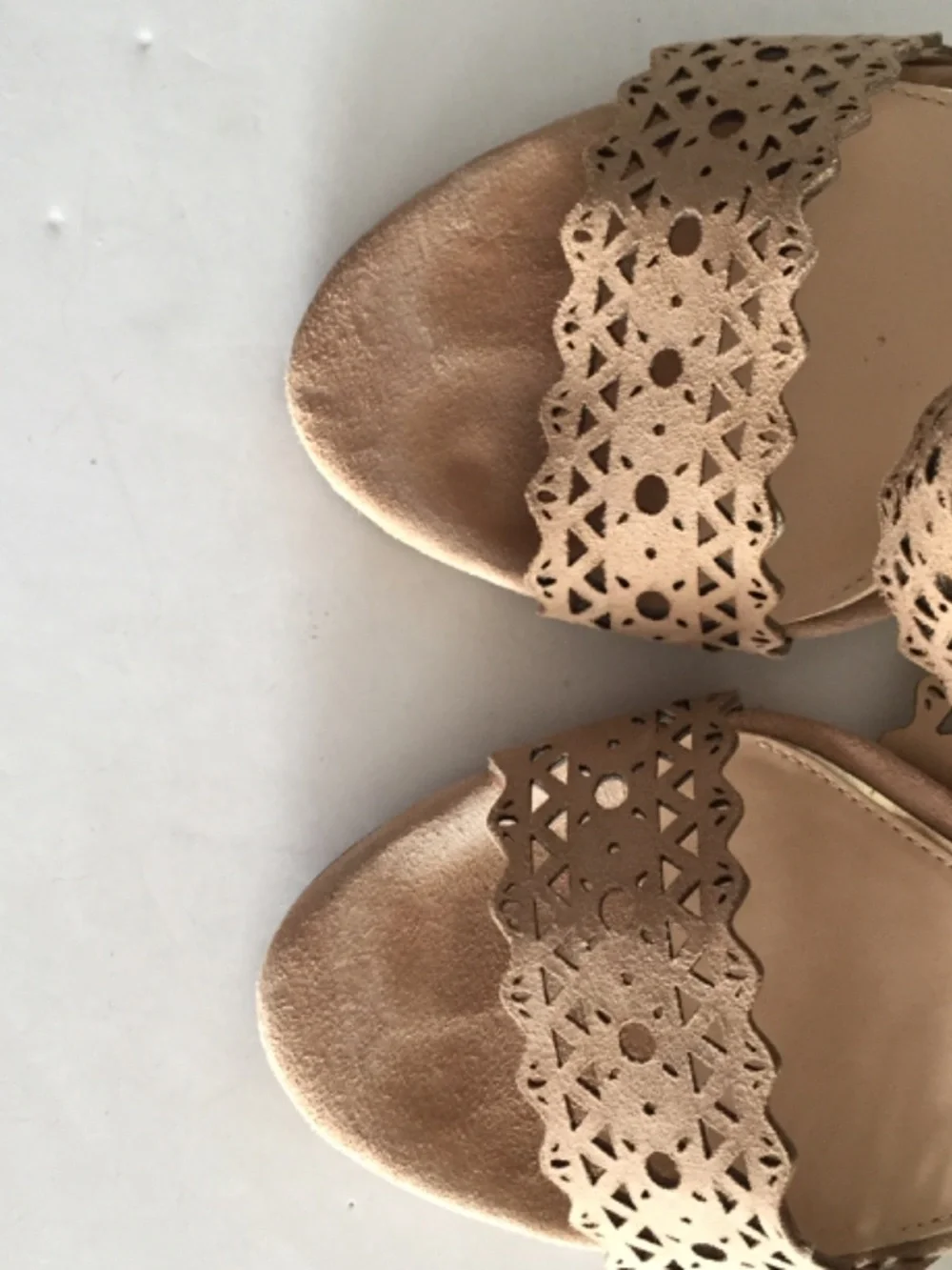 Jessica Simpson Jastia 8.5 Beige Suede Laser Cut Strappy Stiletto Heels EUC